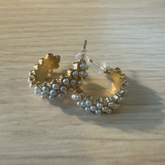 Pearl Hoops ✨NWOT✨ - Picture 2 of 4